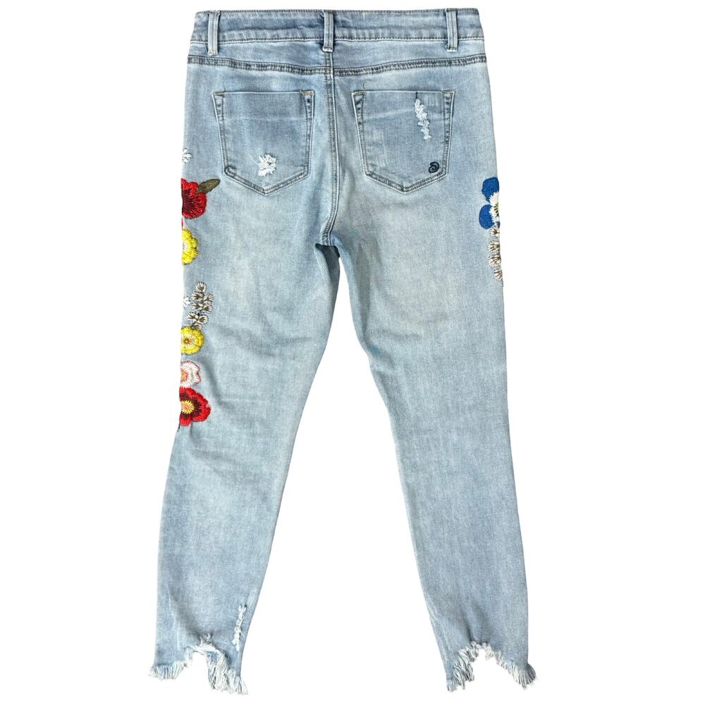 Indigo Rein Light Wash Blue Floral Embroidered Low Rise Chew Hem Jeans size 9 - Picture 8 of 12